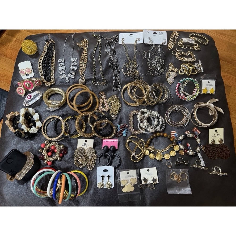Large Fashion‎ Jewelry Lot Necklaces Bracelets Earrings Mixed Bundle 60+ PCS